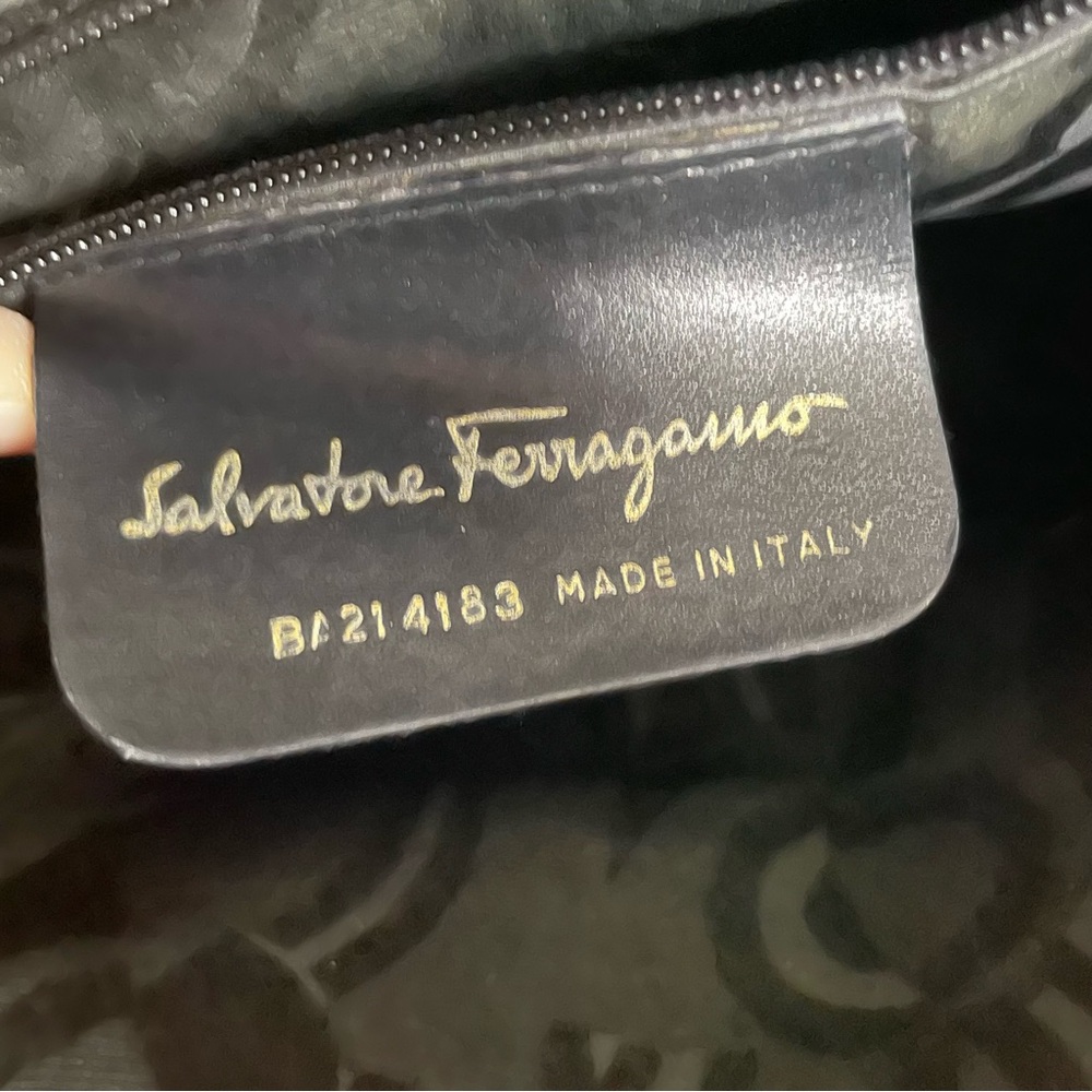 Salvatore Ferragamo Vintage Crossbody Bag Enamel Shoulder Vara - Picture 9 of 16